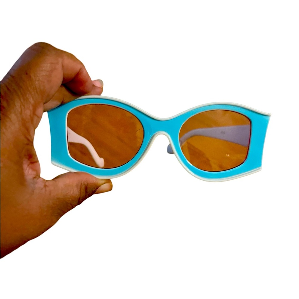 NWOT UNBRANDED SUNGLASSES